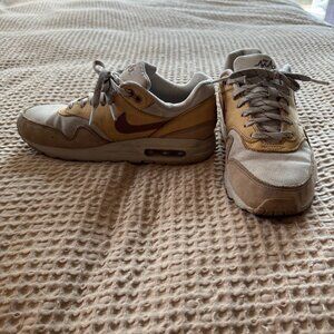 Kid's Nike Air Max 1 SE size 6Y